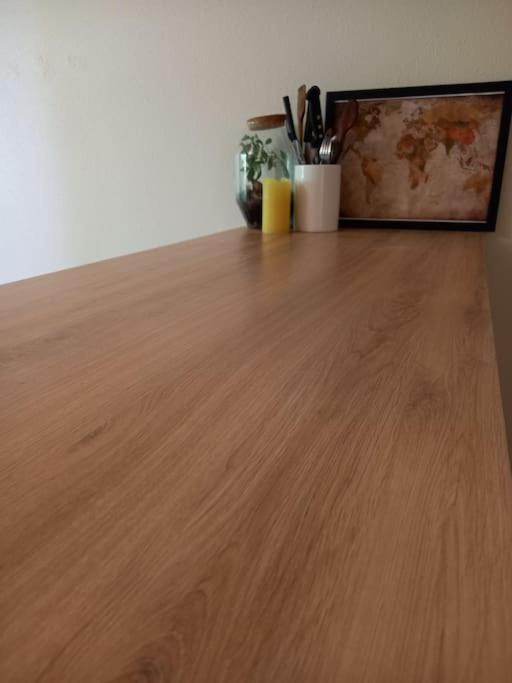 Le Doubs Cosy Apartment เบอซองซง ภายนอก รูปภาพ