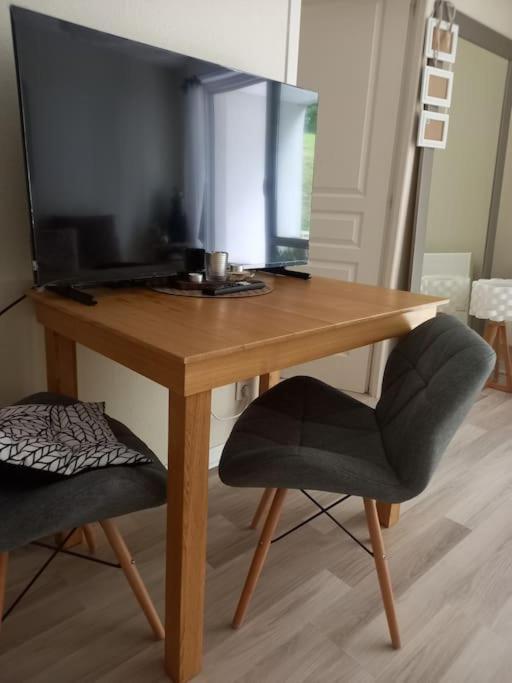Le Doubs Cosy Apartment เบอซองซง ภายนอก รูปภาพ