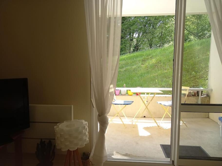 Le Doubs Cosy Apartment เบอซองซง ภายนอก รูปภาพ