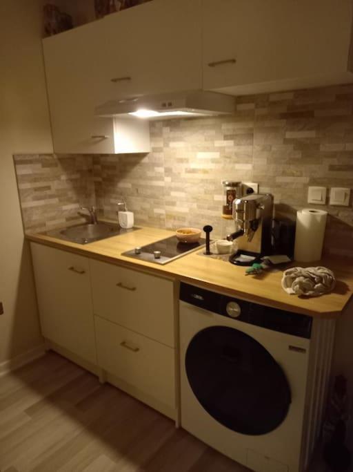 Le Doubs Cosy Apartment เบอซองซง ภายนอก รูปภาพ